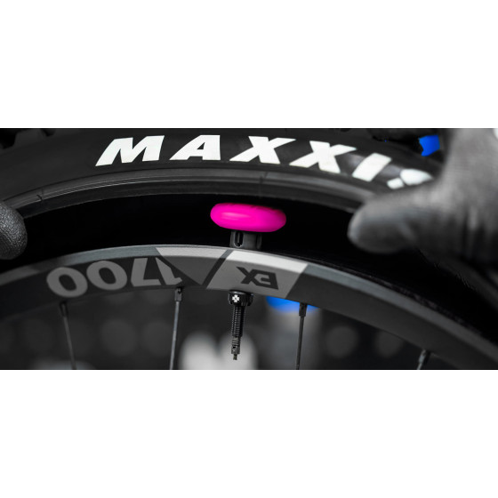 Muc-Off Stealth Tubeless Tag Holder &amp; 44mm Valve Kit