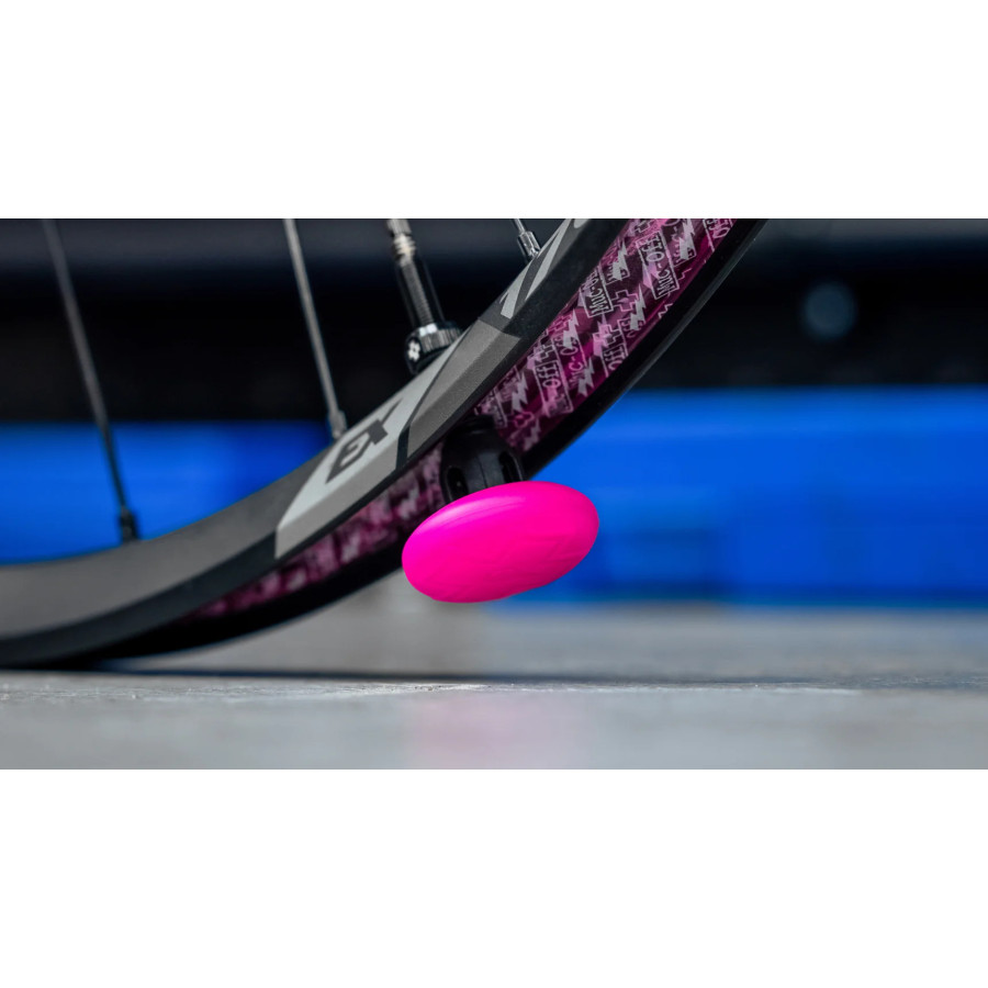 Muc-Off Stealth Tubeless Tag Holder &amp; 44mm Valve Kit