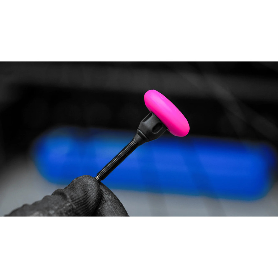 Muc-Off Stealth Tubeless Tag Holder &amp; 44mm Valve Kit