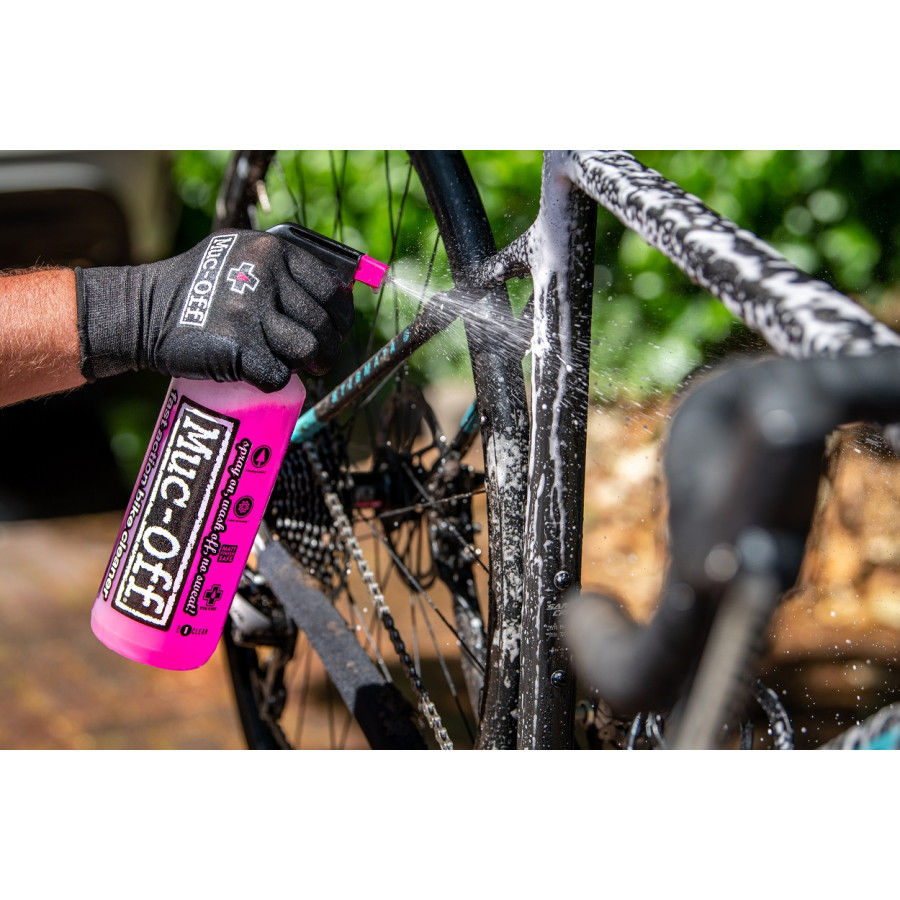 Muc-Off Wash, Protect and Lube Kit (Dry Lube version) 