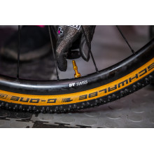 Bezdu&#353;ov&#253; ventil Muc-Off zlat&#253;/p&#225;r