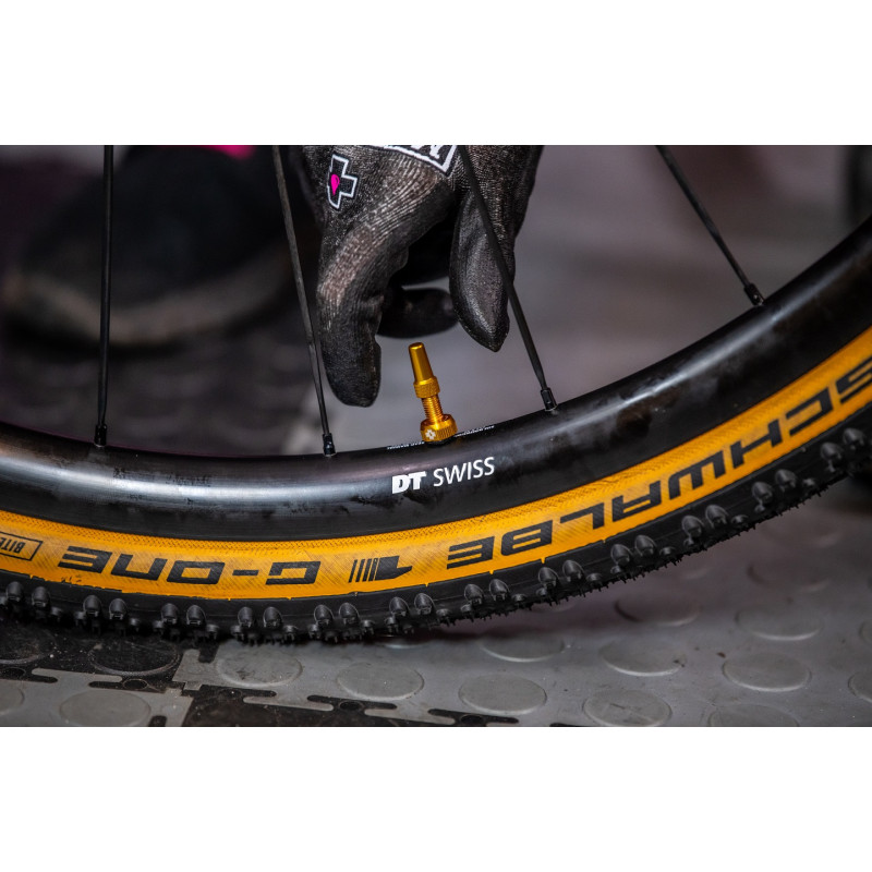 Bezdu&#353;ov&#253; ventil Muc-Off zlat&#253;/p&#225;r