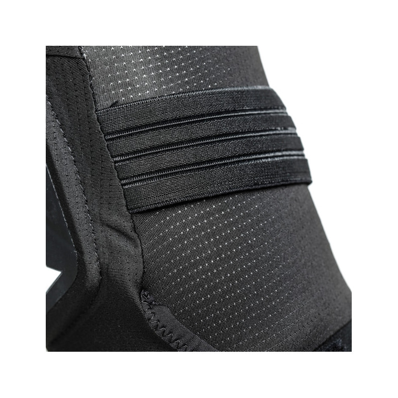 DAINESE TRAIL SKINS PRO KNEE GUARDS BLACK