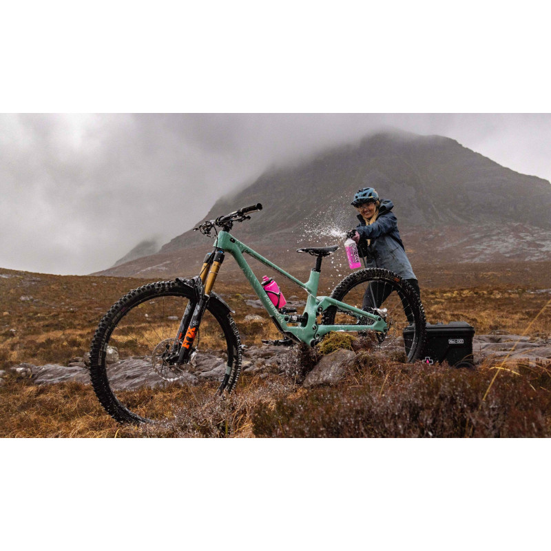 Muc-Off Mobile Pressure Washer & 1L Bicycle Cleaner